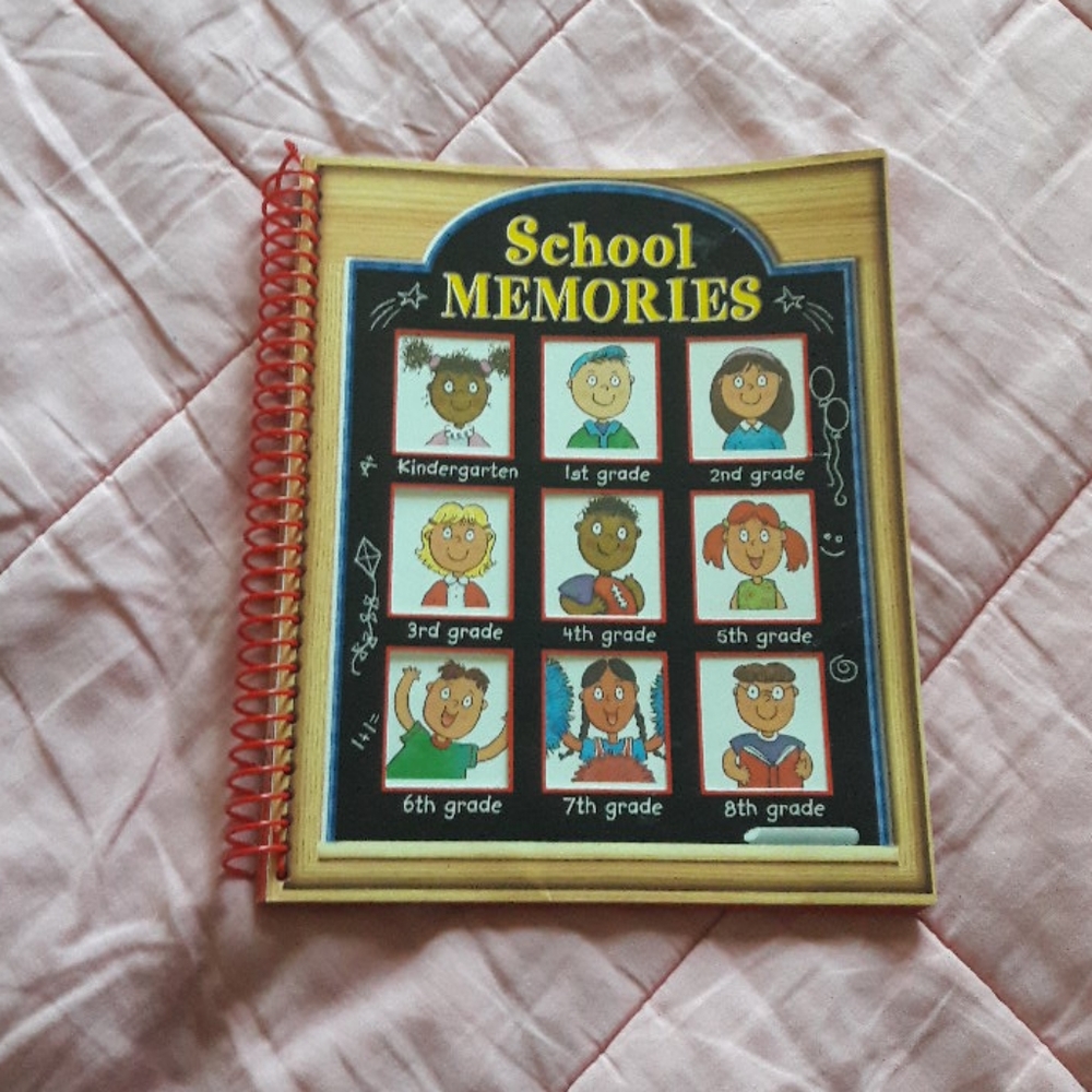 School memories keepsake kindergarten. Photos and journal the memories NWOT